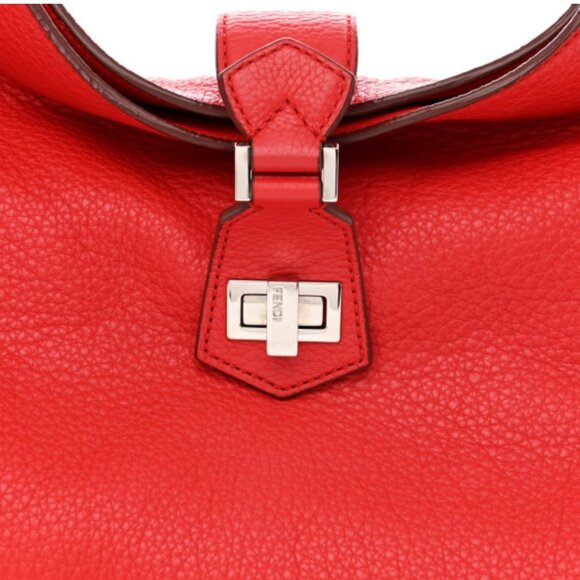 💲1️⃣4️⃣0️⃣0️⃣ FENDI Pebbled Calfskin Small Closure Tote - Picture 2 of 10